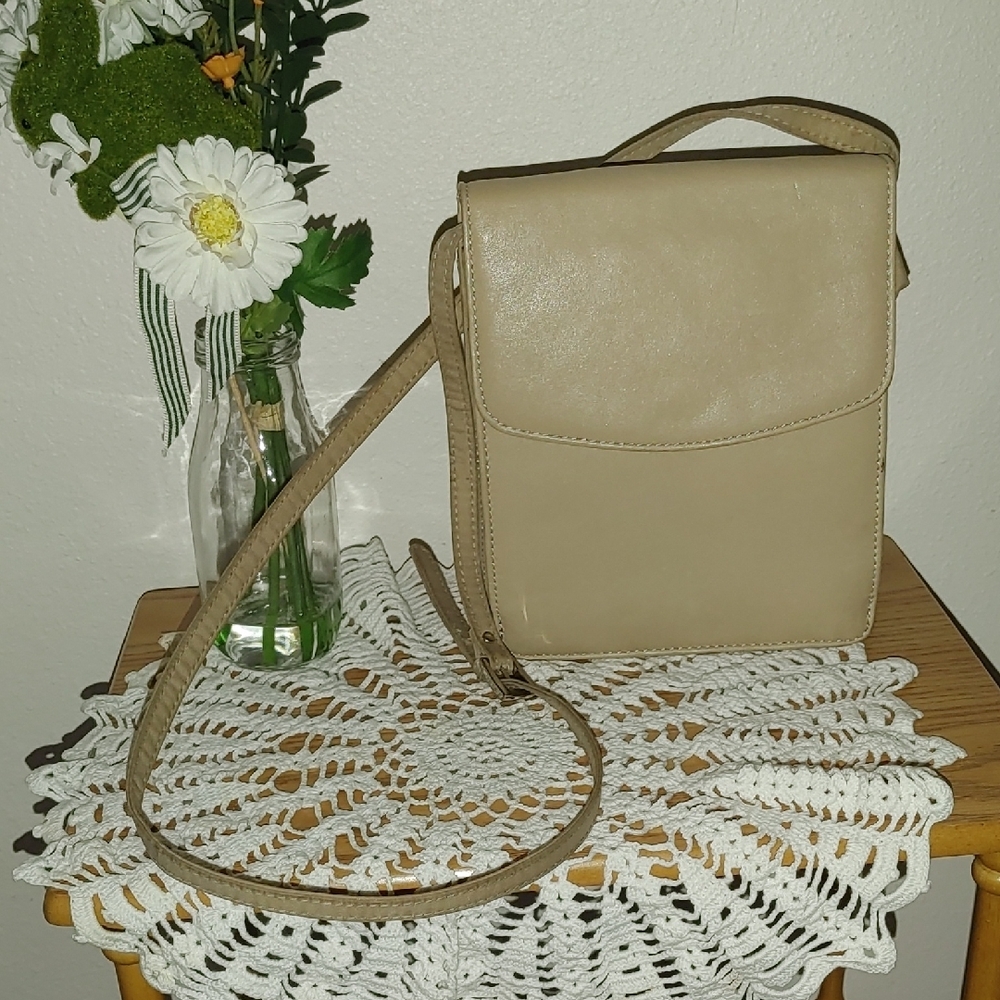 Elegant Tan Crossbody Bag